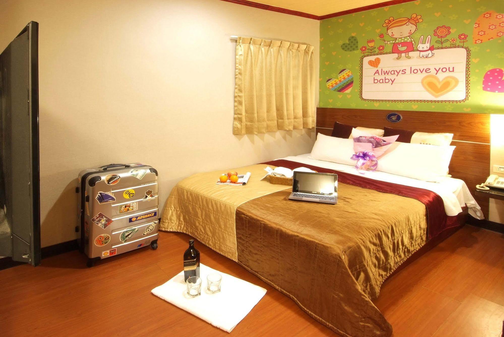 Golden Swallow Hotel Χσιντσού Εξωτερικό φωτογραφία